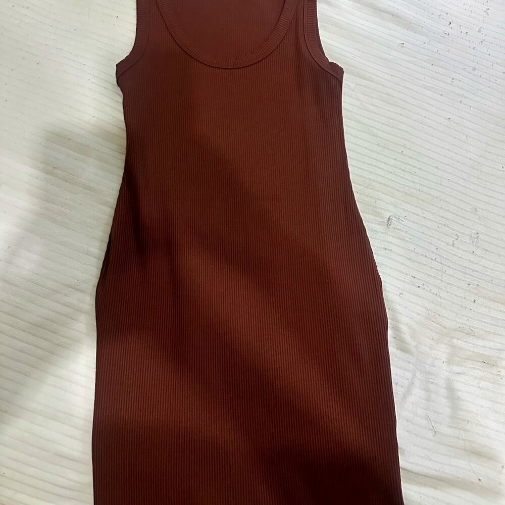 🍫 Snug “Body” Chocolate Ribbed Sleeveless Mini Dress – Forever 21 – Size Small